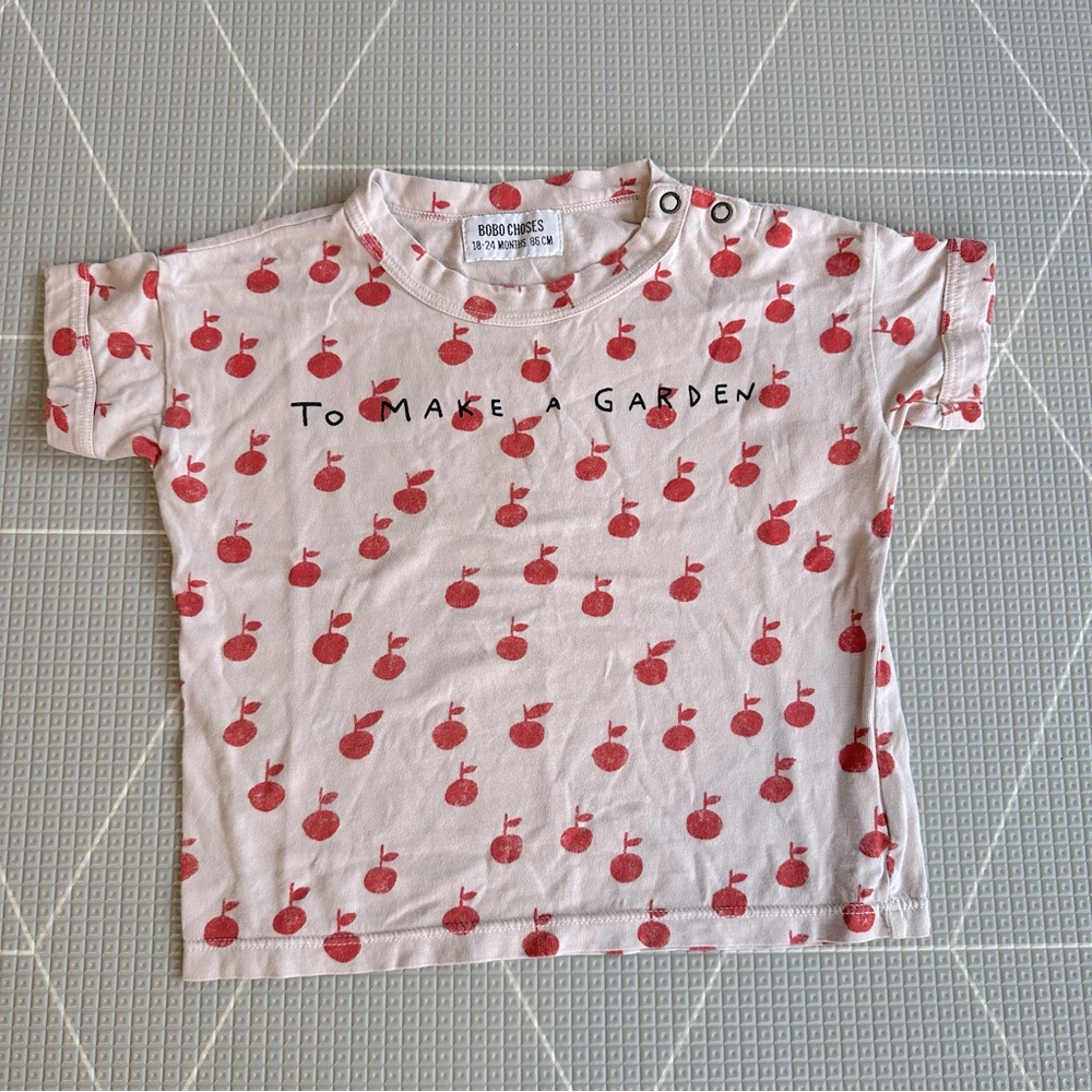 Bobo Choses cream and  Red apple Short Sleeve Tee